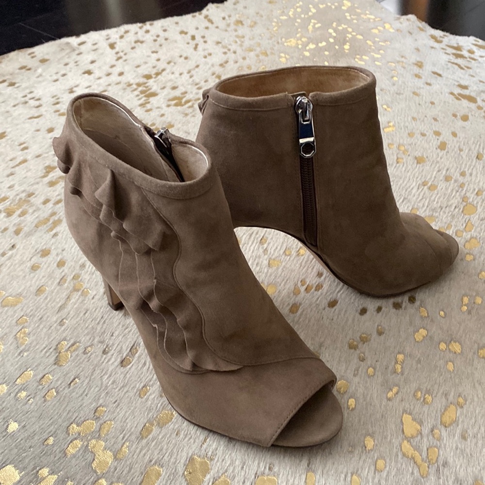 Louise et cie open toe booties size 7